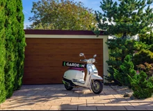 Garden house with Hormann safety garage door