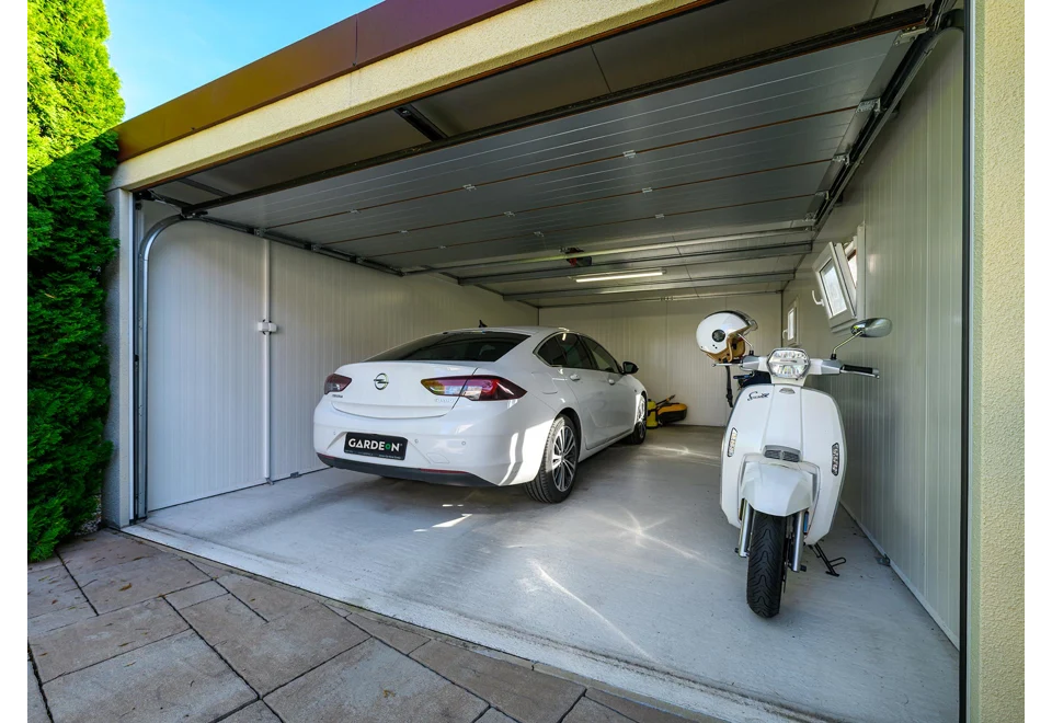 Garden house with Hormann safety garage door