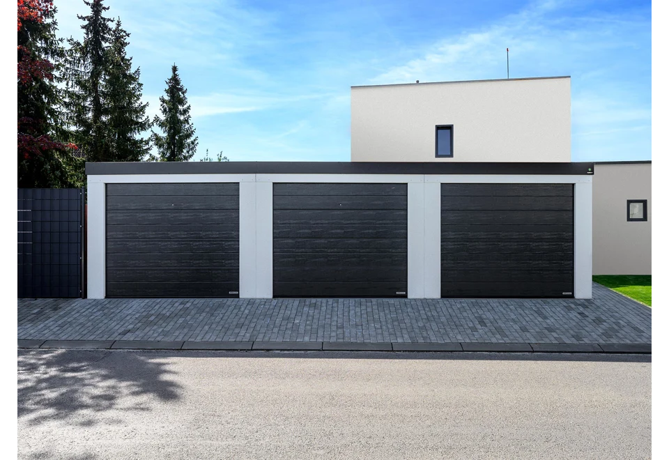 Garden house with Hormann safety garage door