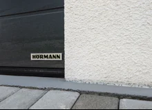 Garden house with Hormann safety garage door
