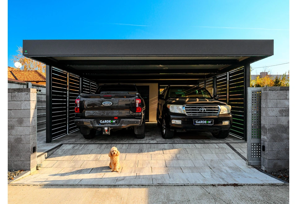 Garden house with Hormann safety garage door