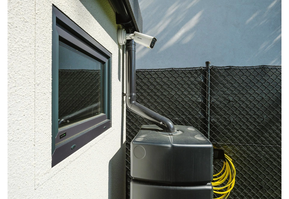 Garden house with Hormann safety garage door