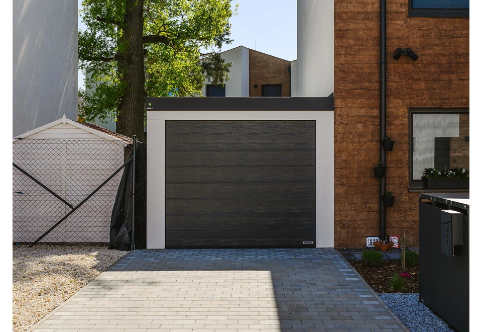 Garden house with Hormann safety garage door