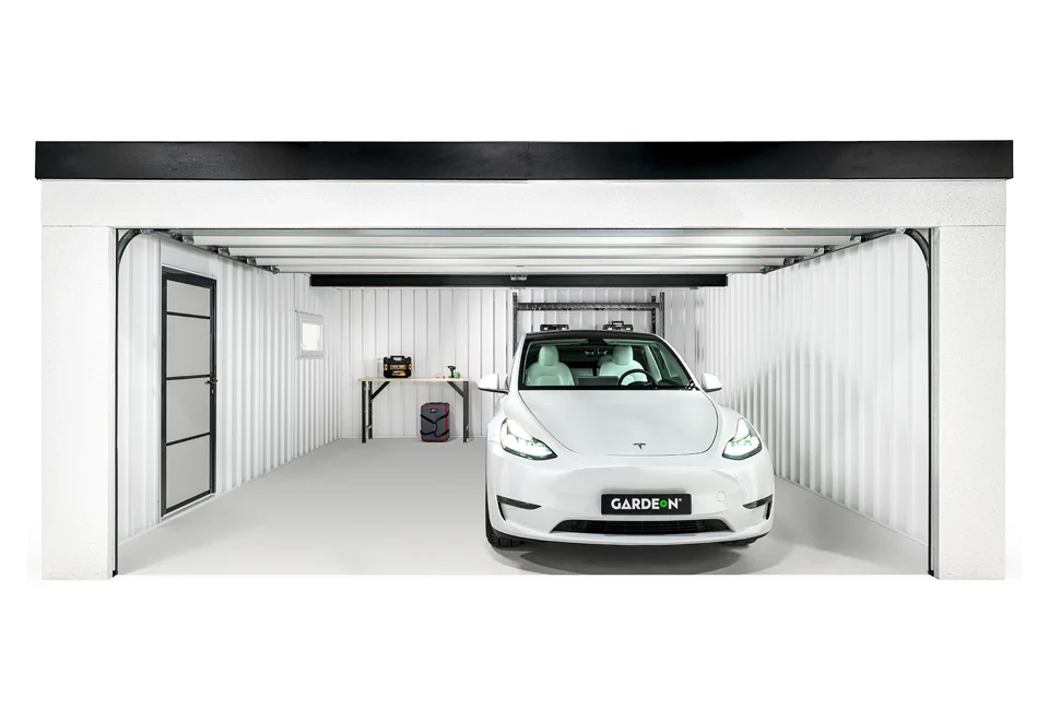 Garden house with Hormann safety garage door