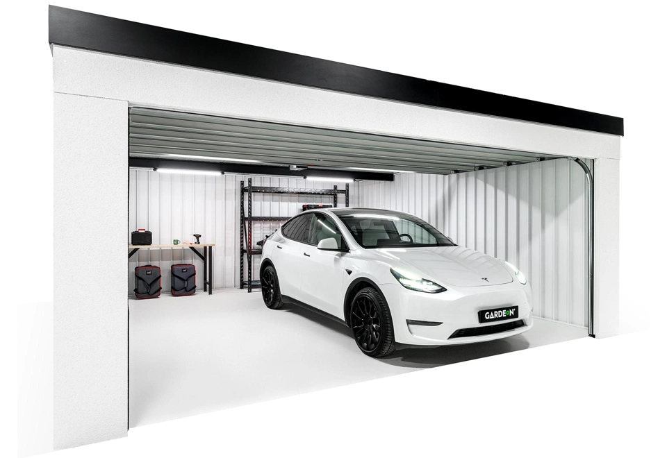 Garden house with Hormann safety garage door