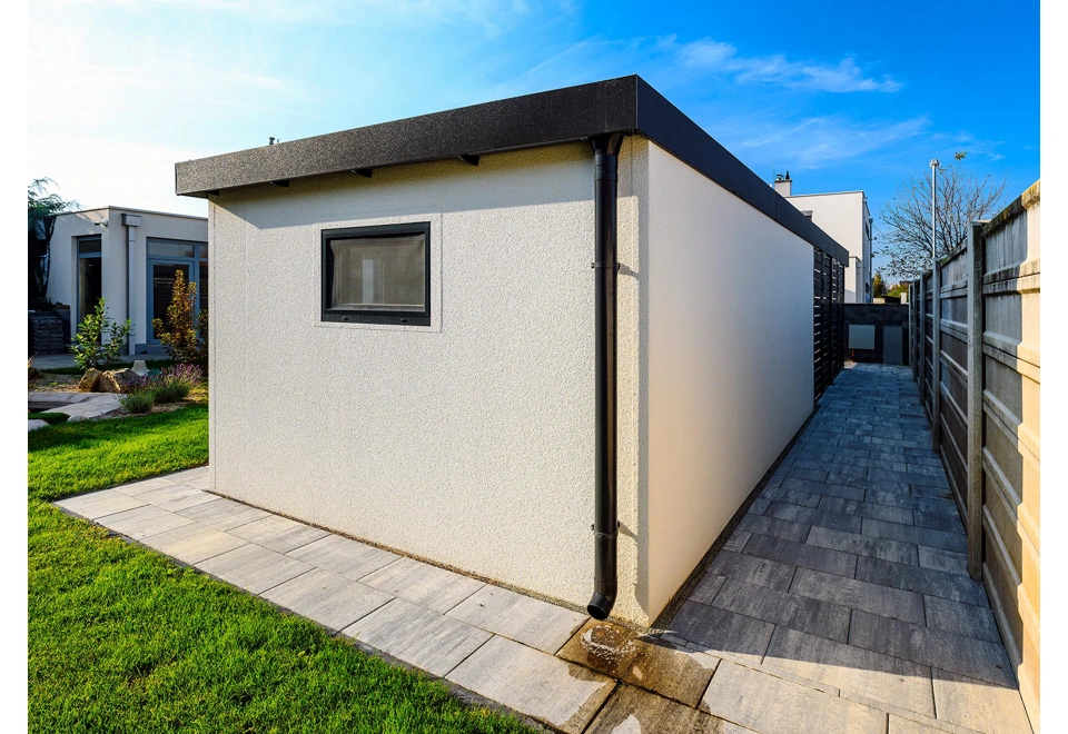 Garden house with Hormann safety garage door