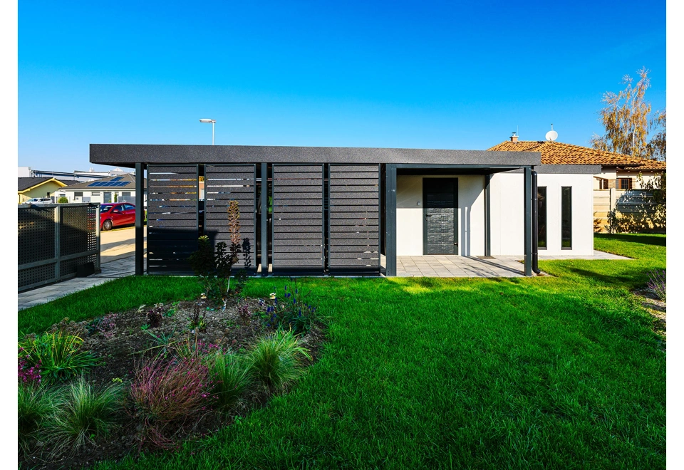 Garden house with Hormann safety garage door