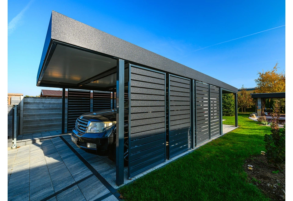 Garden house with Hormann safety garage door