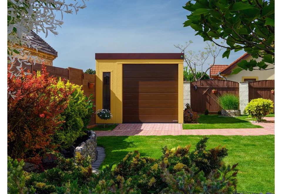 Garden house with Hormann safety garage door