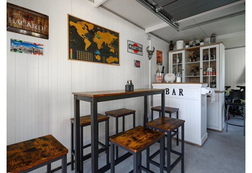 Garden house with Hormann safety garage door