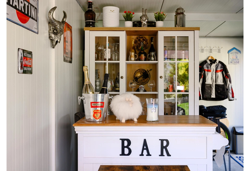 Garden house with Hormann safety garage door