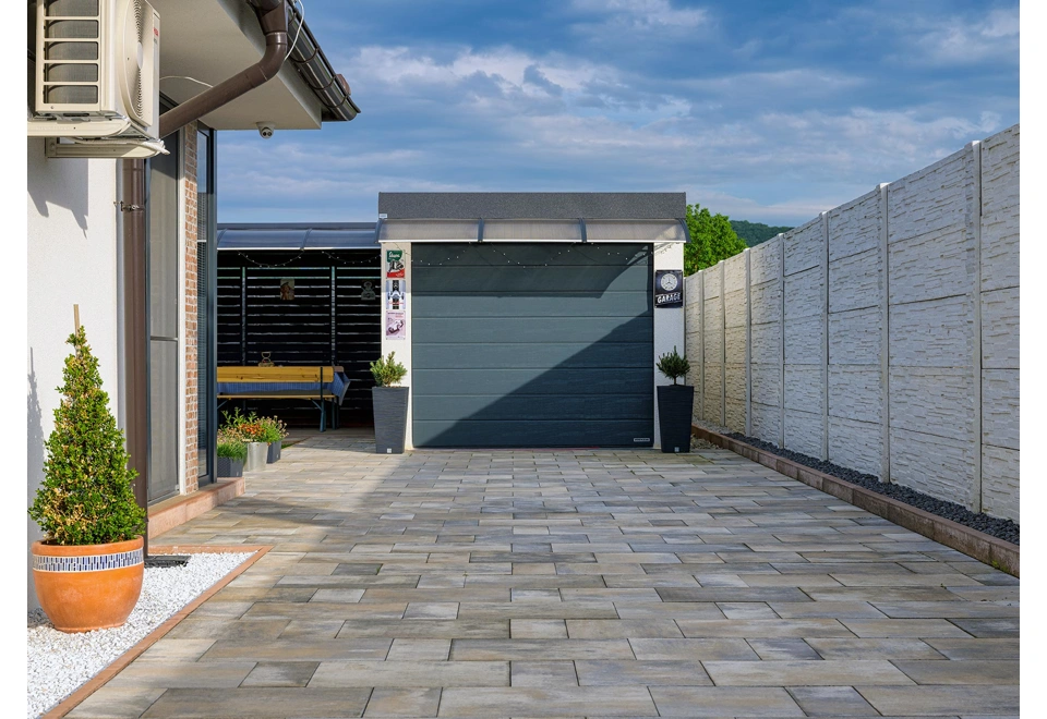Garden house with Hormann safety garage door