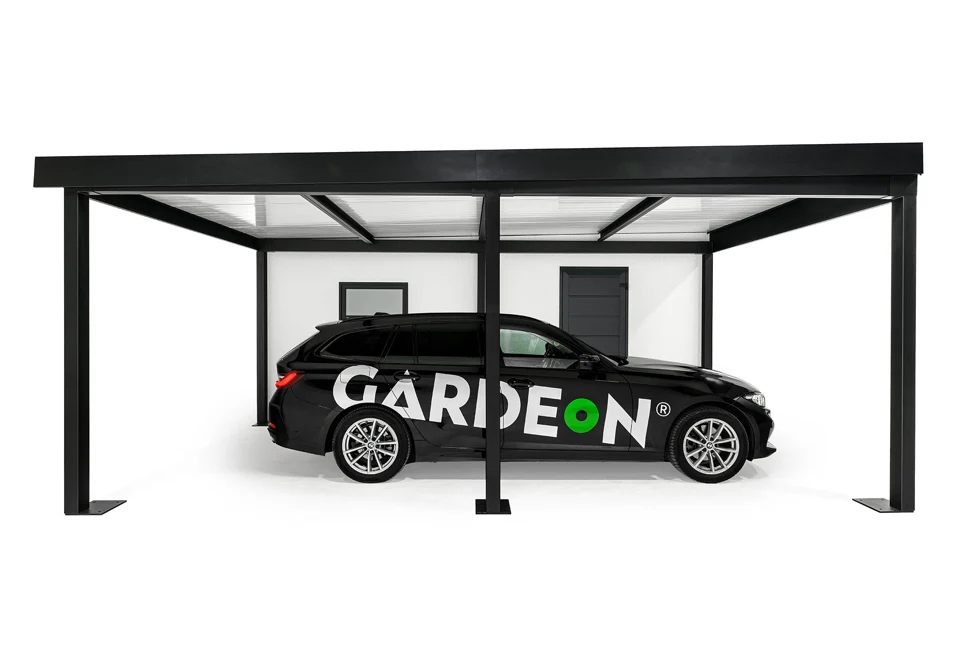 Garden house with Hormann safety garage door