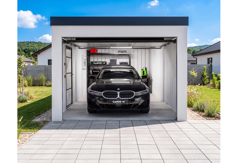 Garden house with Hormann safety garage door