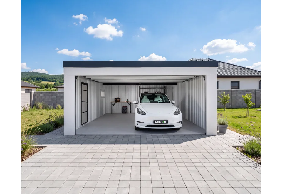Garden house with Hormann safety garage door