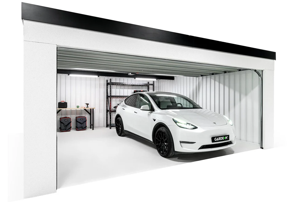 Garden house with Hormann safety garage door