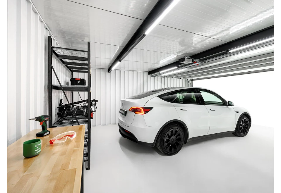 Garden house with Hormann safety garage door