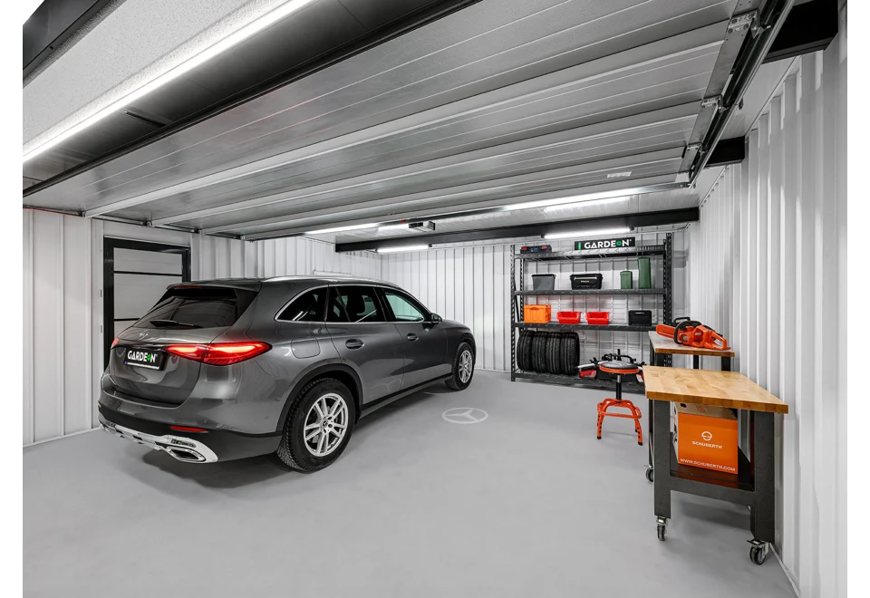 Garden house with Hormann safety garage door