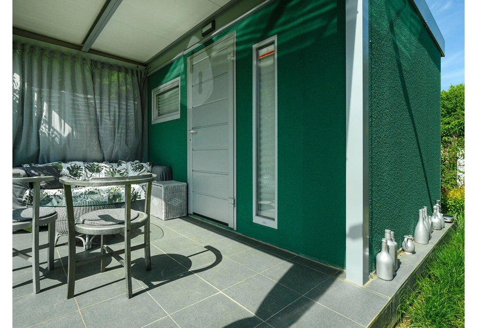 Garden house with Hormann safety garage door