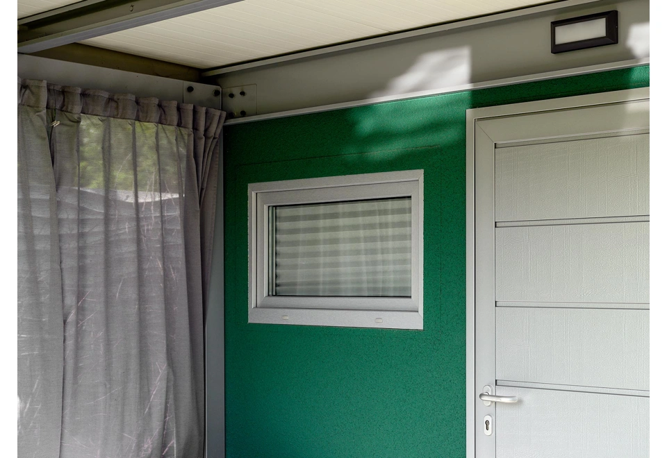 Garden house with Hormann safety garage door