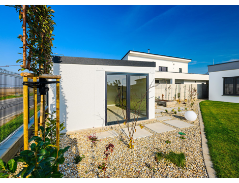 GARDEON® House with double panoramatic door and Hörmann door