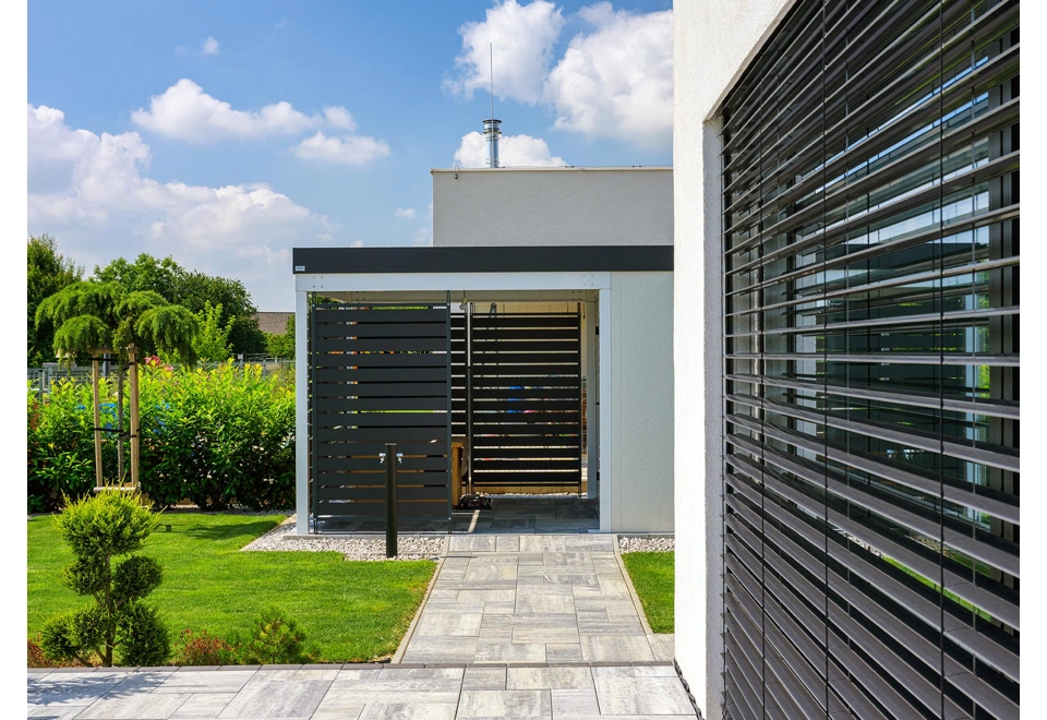 Garden house with Hormann safety garage door