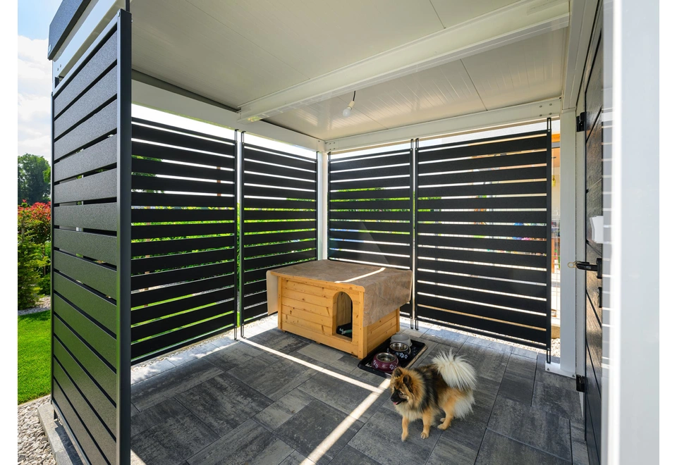 Garden house with Hormann safety garage door