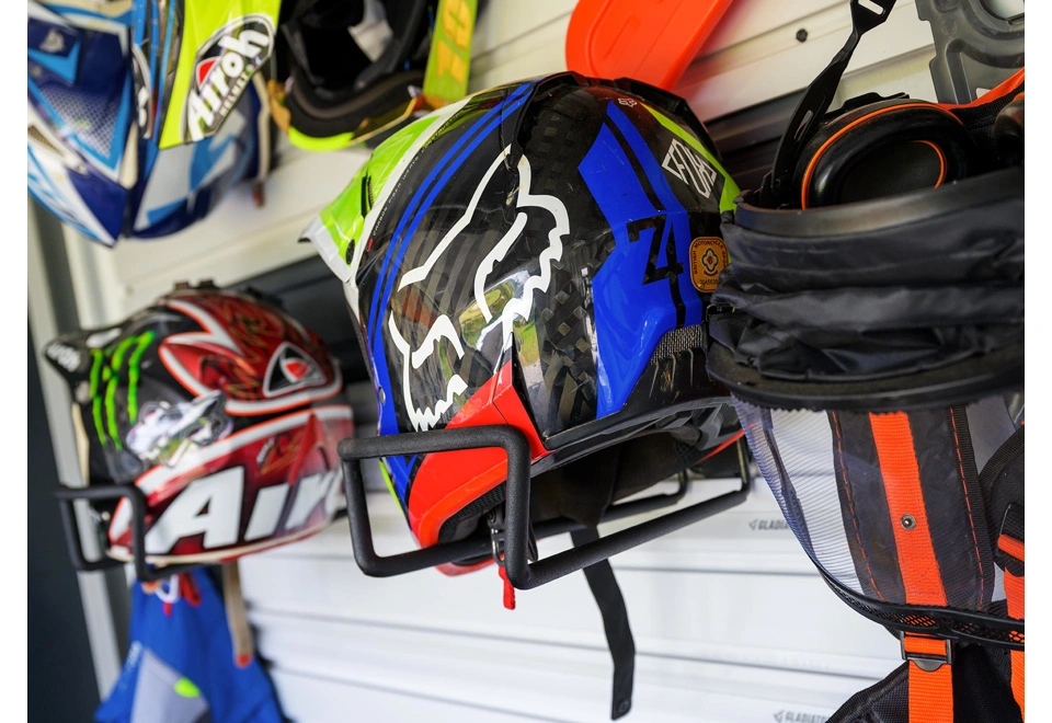 Garden house with Hormann safety garage door