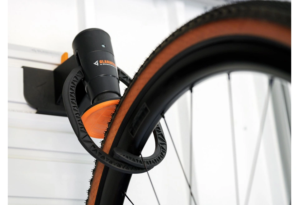 Garden house with Hormann safety garage door