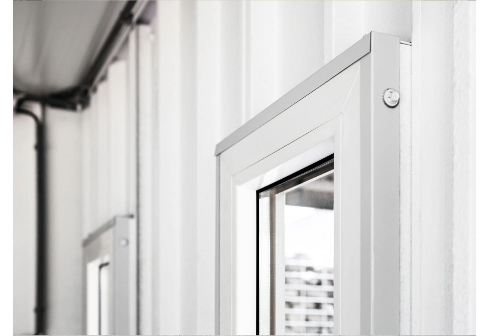 Garden house with Hormann safety garage door