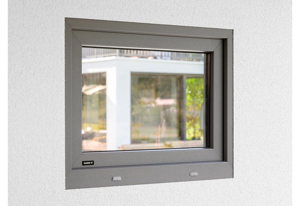 Garden house with Hormann safety garage door