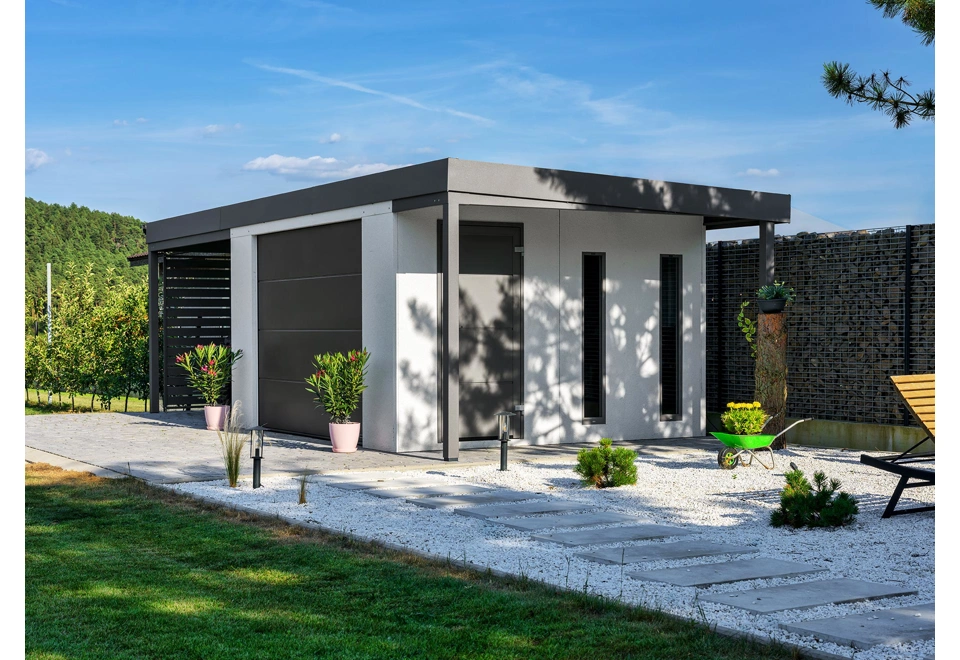 Garden house with Hormann safety garage door