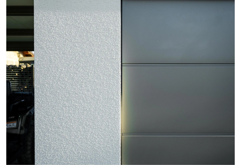 Garden house with Hormann safety garage door