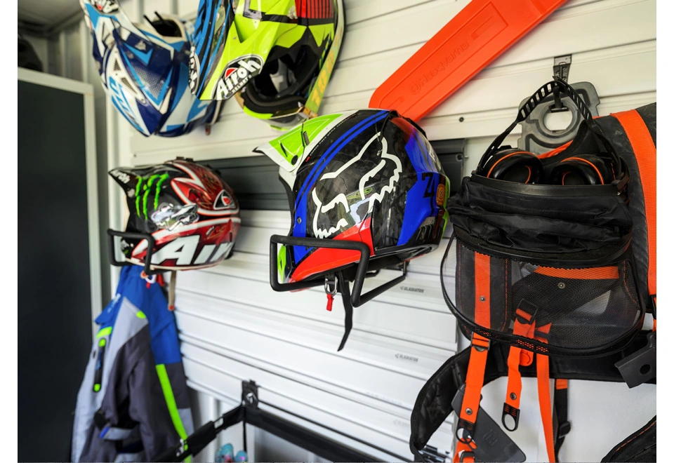 Garden house with Hormann safety garage door