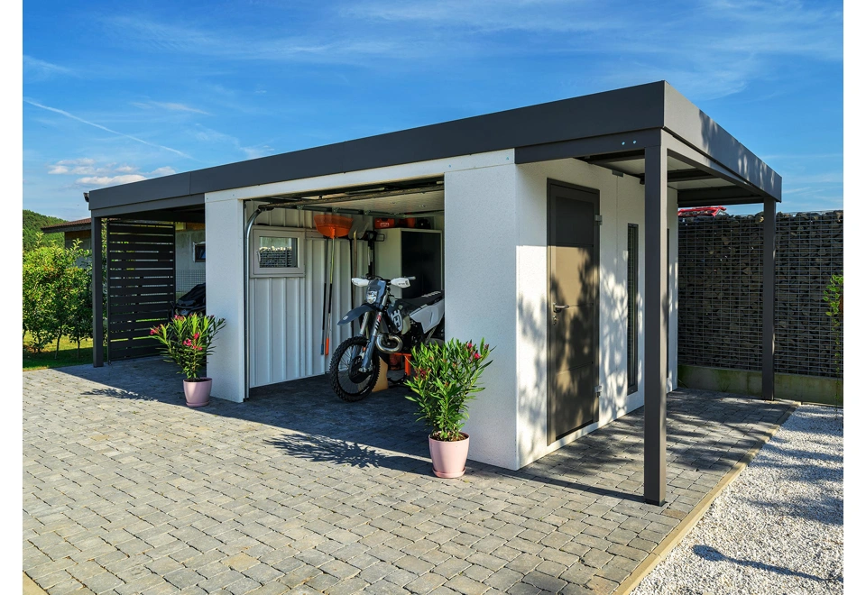 Garden house with Hormann safety garage door