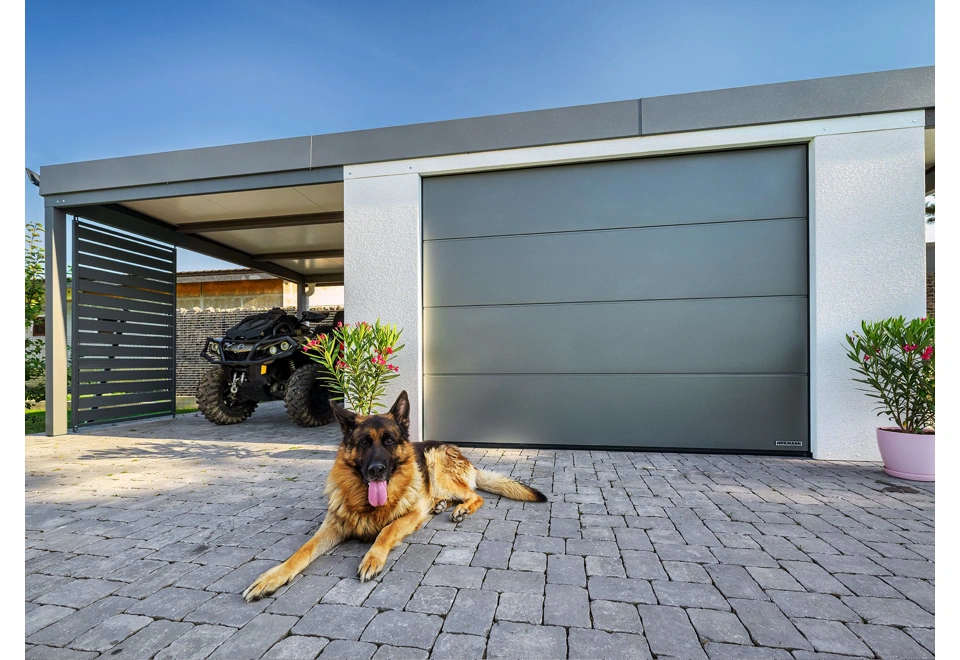 Garden house with Hormann safety garage door