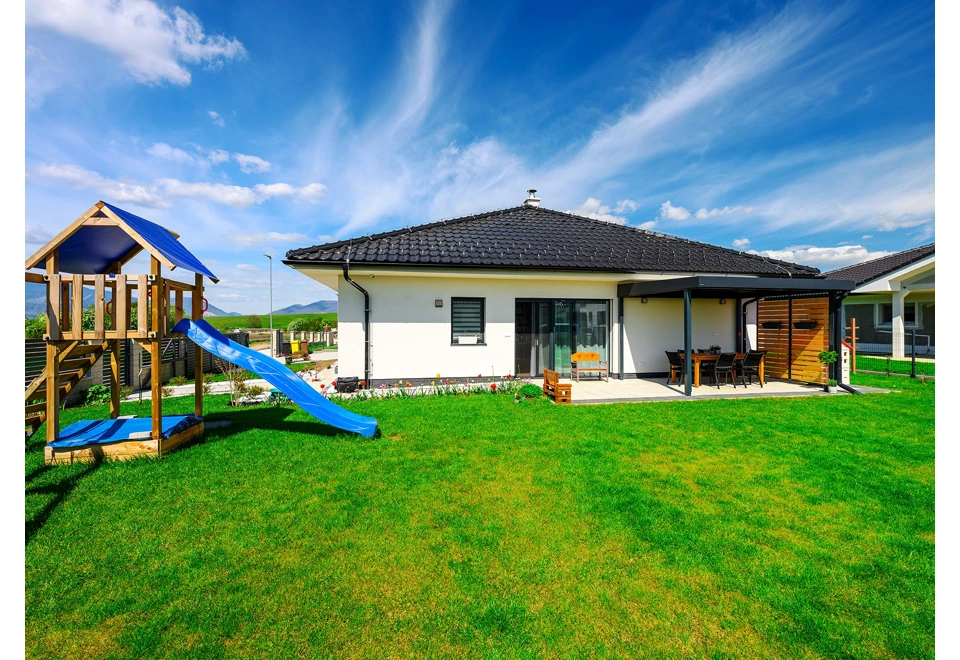 Garden house with Hormann safety garage door