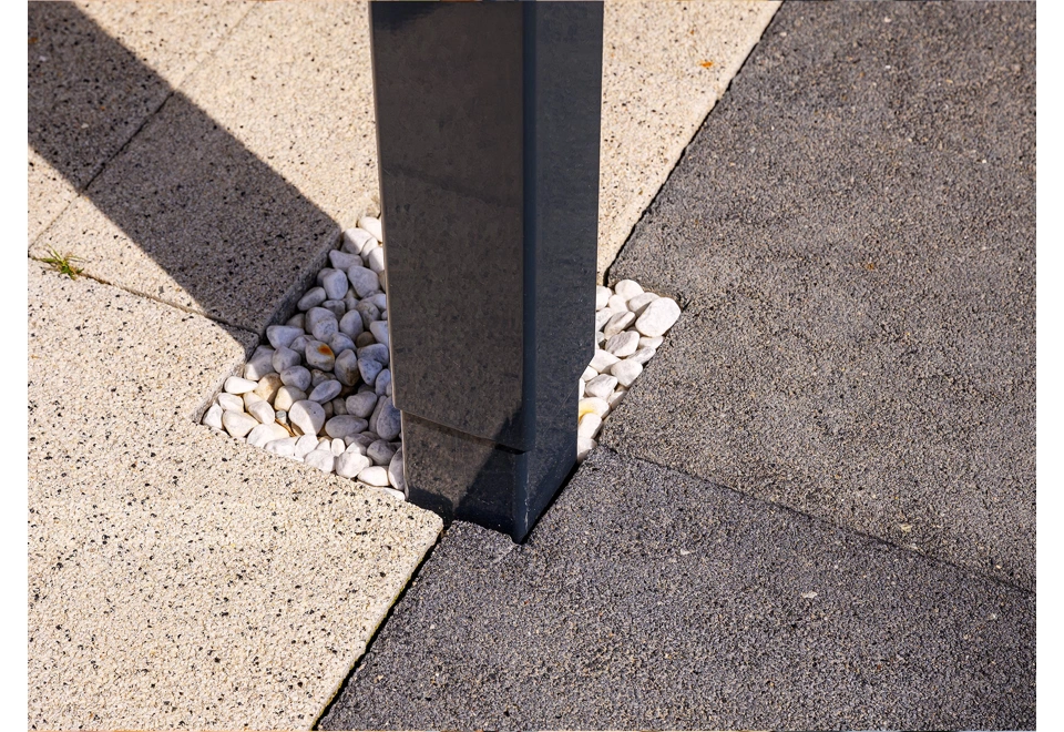 Garden house with Hormann safety garage door