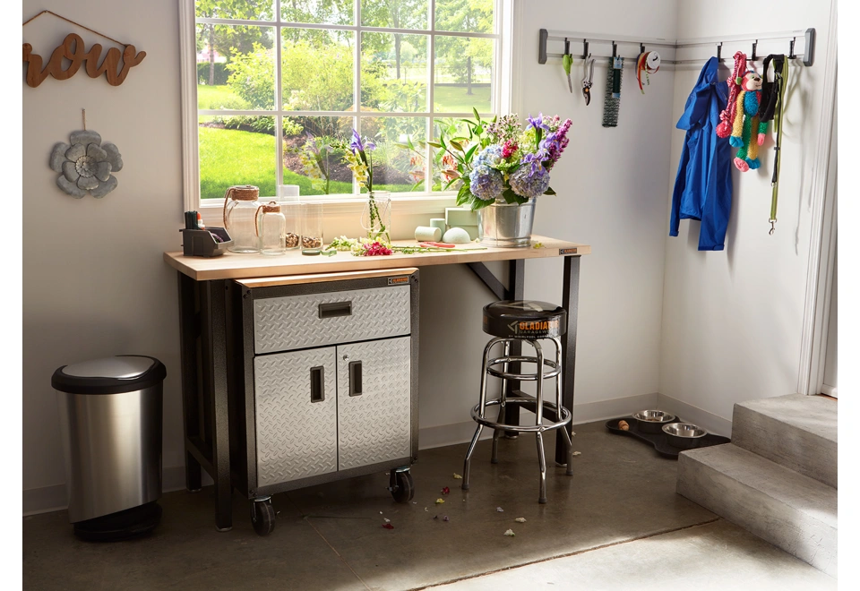 Gladiator modular workbench